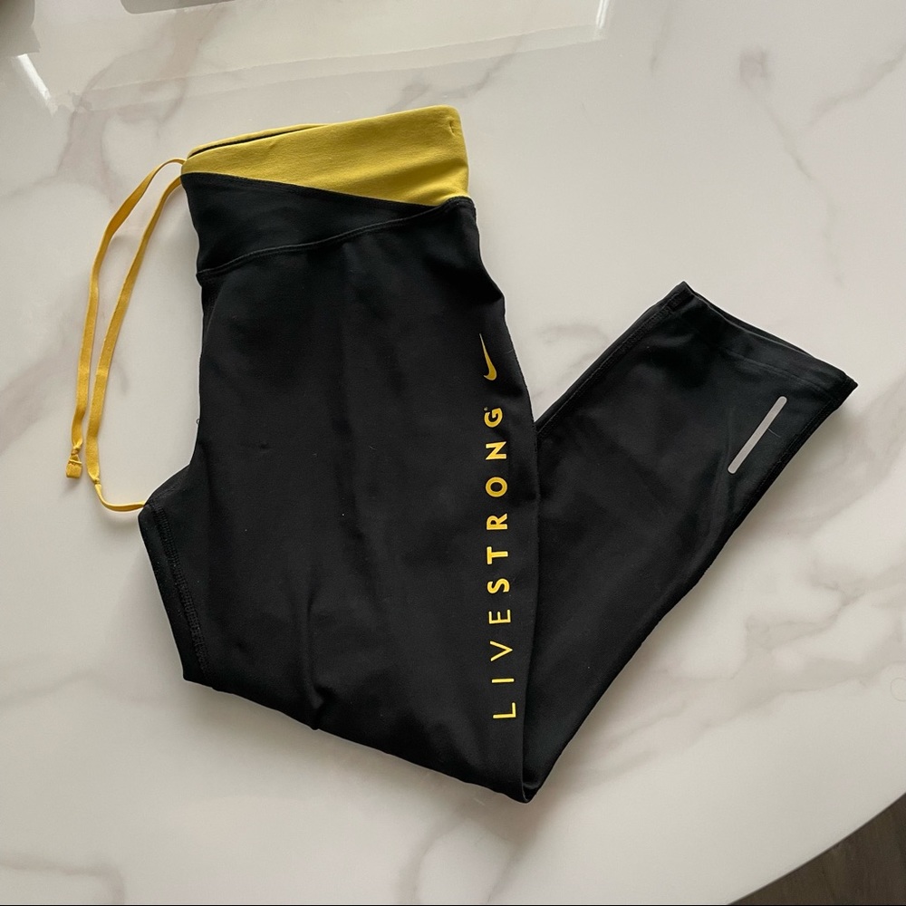 Nike | Women’s Livestrong Cropped Leggings